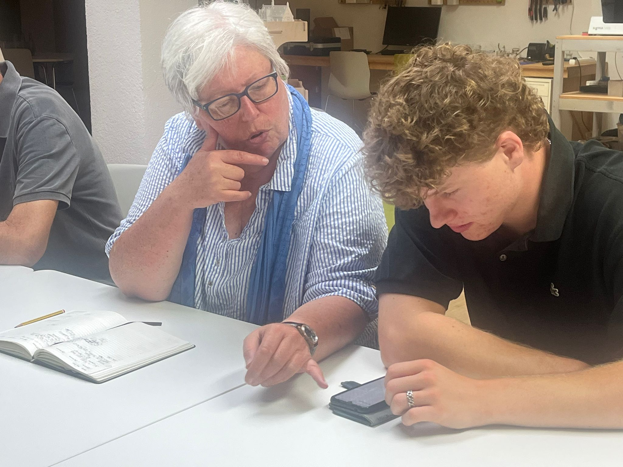 Foto von der Digitaltag-Aktion im Mehrgenerationenhaus Haßfurt