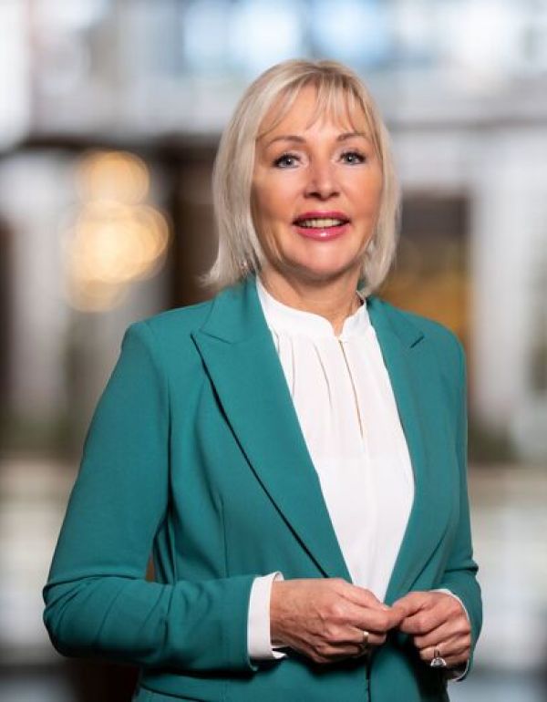 Foto von Prof. Dr. Kristina Sinemus, Ministerin für Digitalisierung und Innovation des Landes Hessen