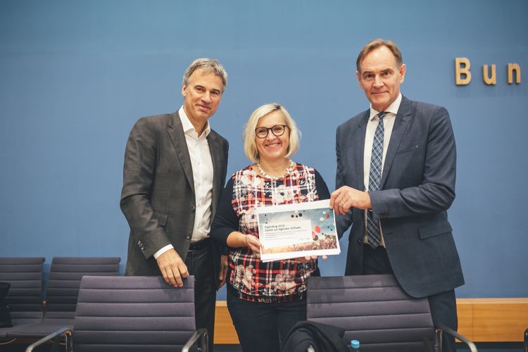 Achim Berg, Petra Bentkämper und Burkhard Jung stellen Digitaltag vor