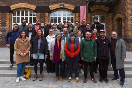 Gruppenfoto der Teilnehmenden eines Treffens zur Erstellung des Code of Conduct Demokratische KI