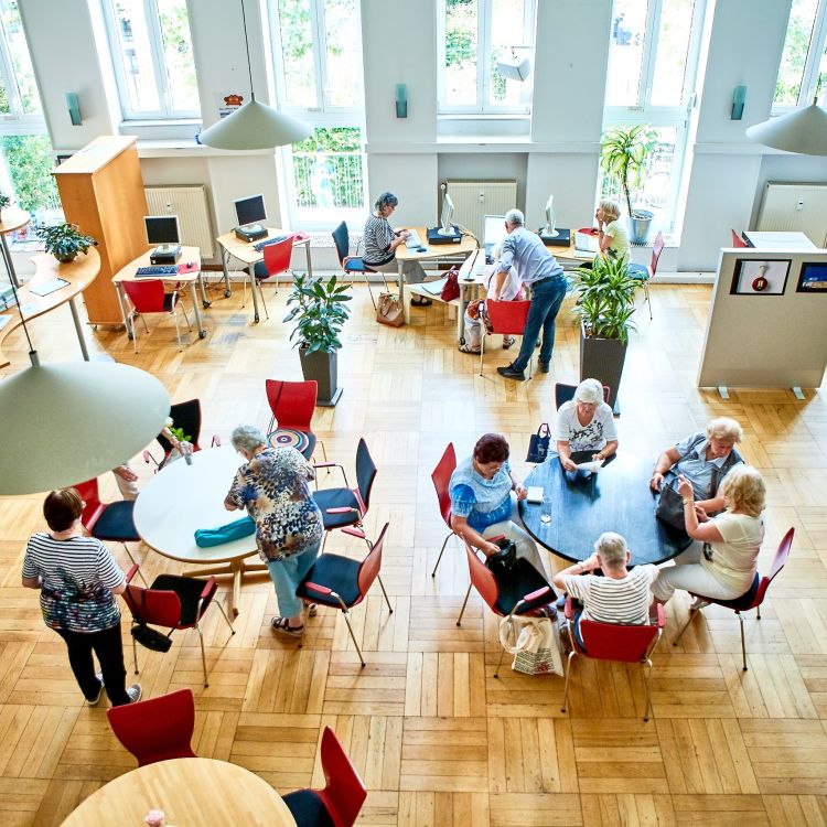 Blick ins Café von oben