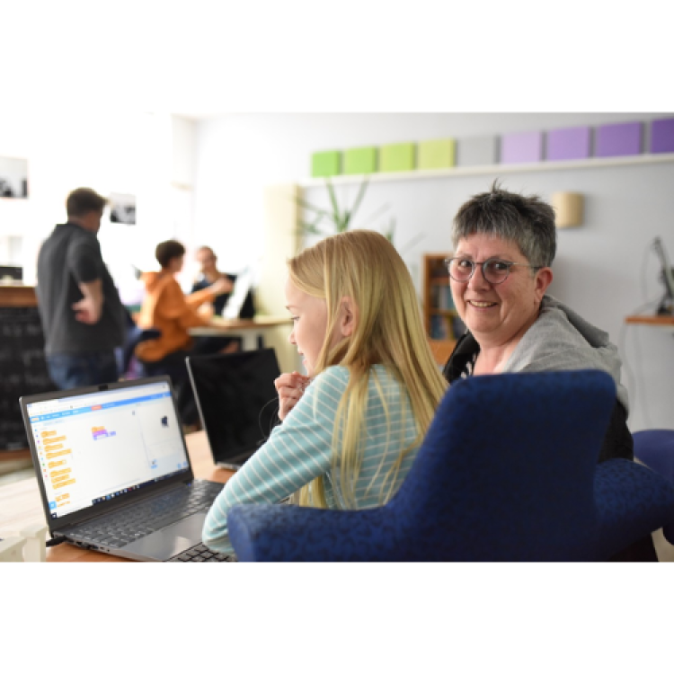 Teilnehmerinnen eines "Coding for Girls"-Workshops