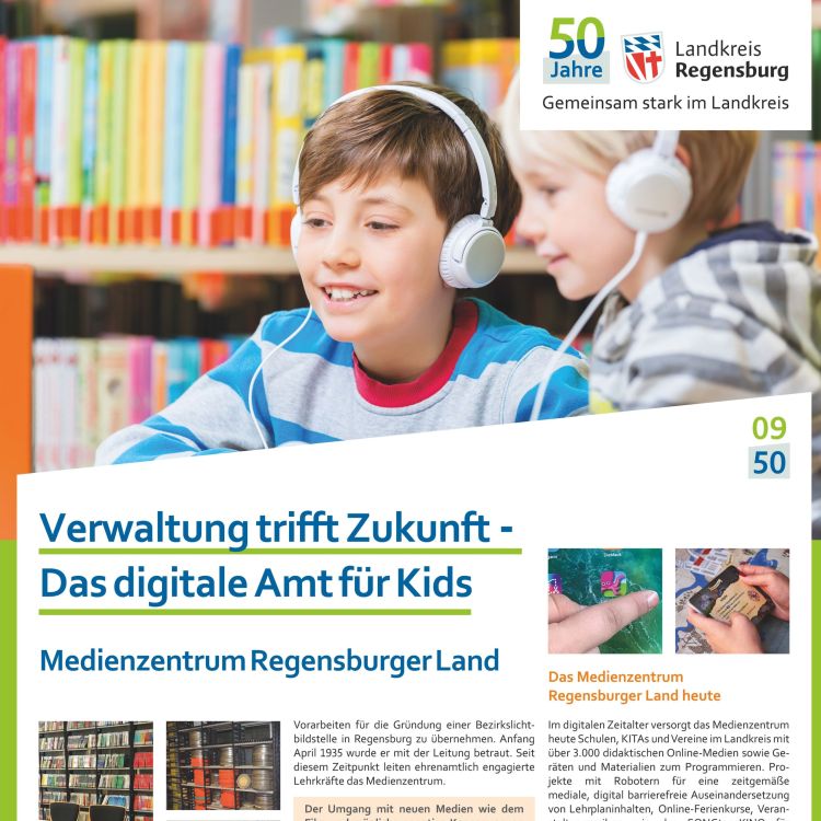 Infografik "Verwaltung trifft Zukunft – Digitales Amt für Kids" mit zwei Kindern vor einem Bücherregal, die Kopfhörer tragen und sich etwas gemeinsam anschauen.