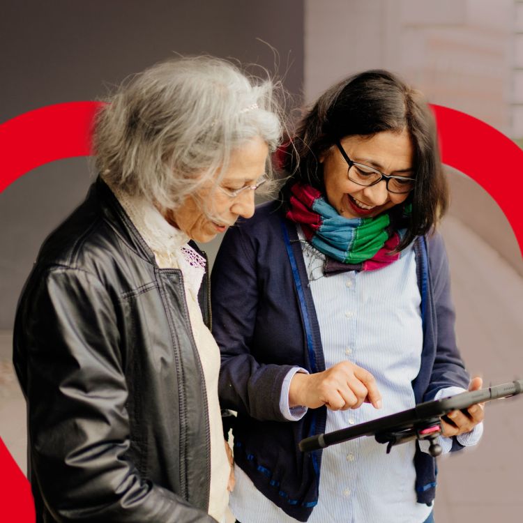 Foto von zwei Frauen am Laptop